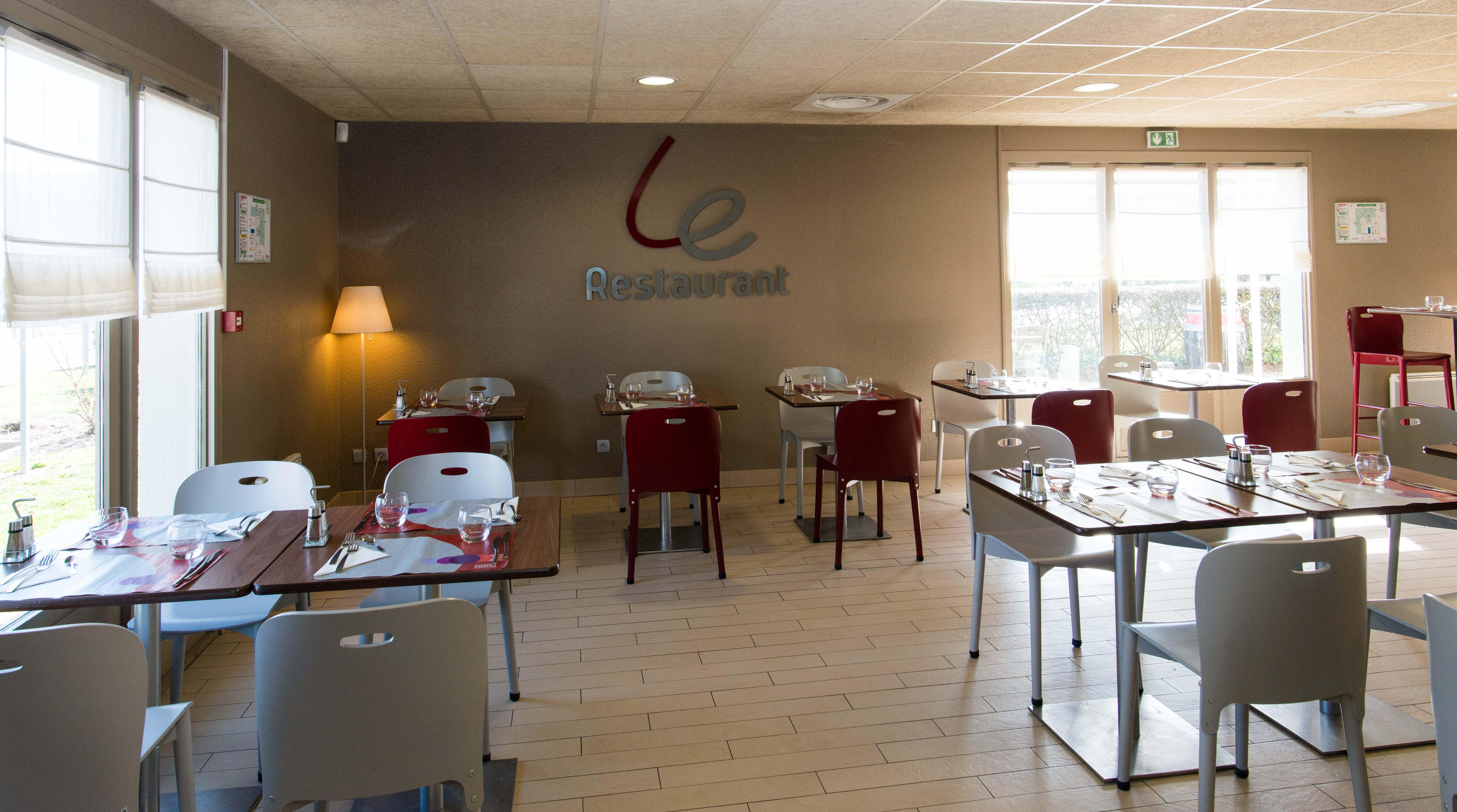 Hotel Campanile Agen Esterno foto