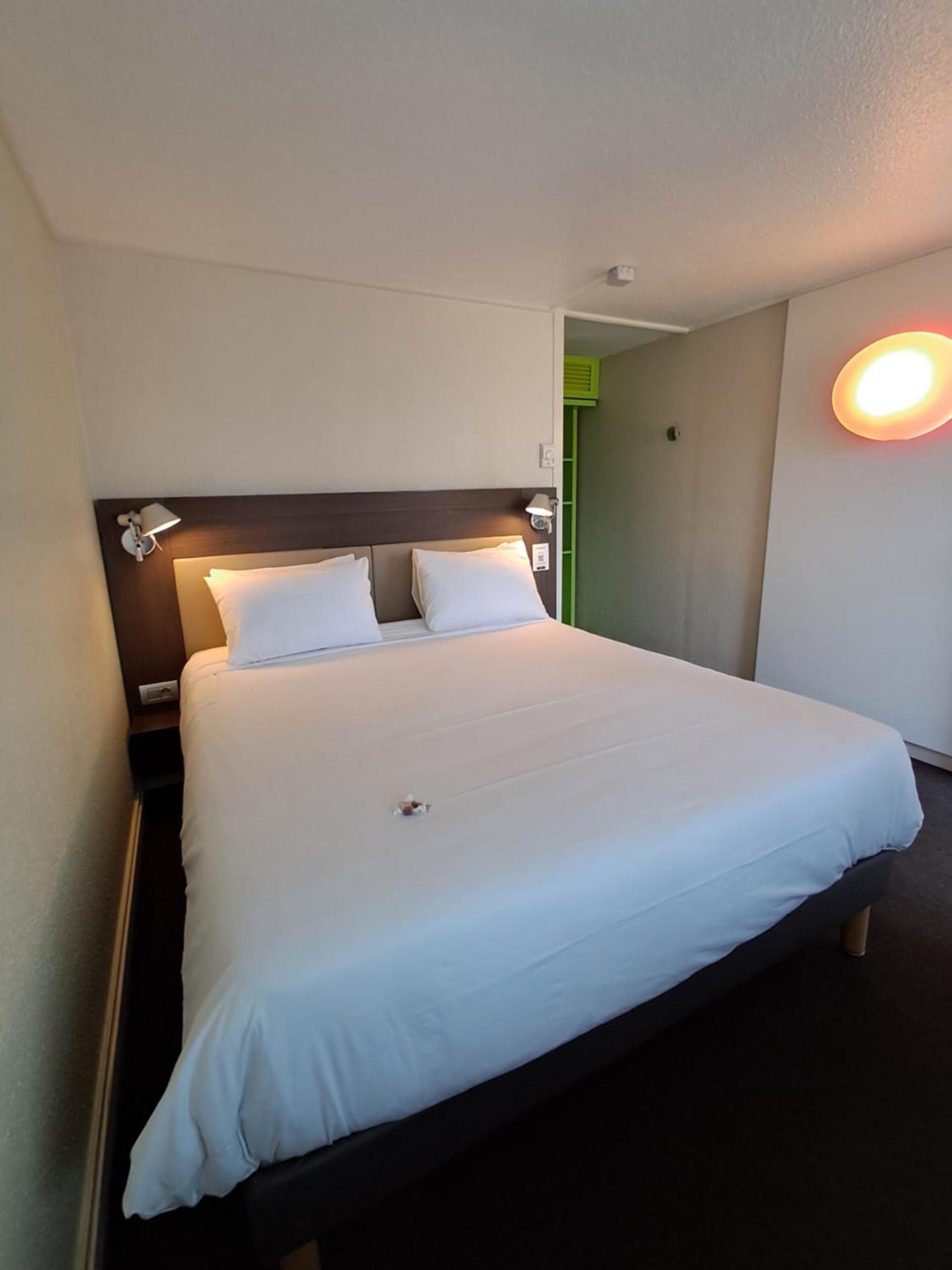 Hotel Campanile Agen Esterno foto