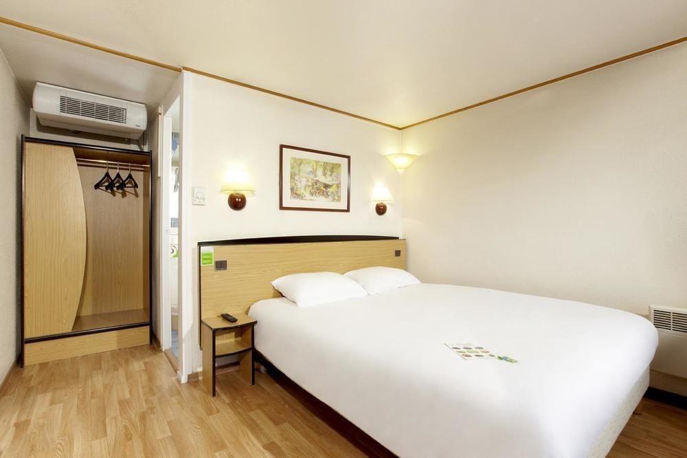 Hotel Campanile Agen Esterno foto