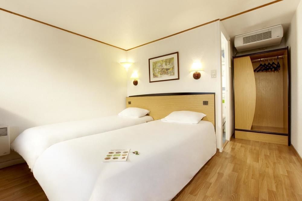 Hotel Campanile Agen Esterno foto
