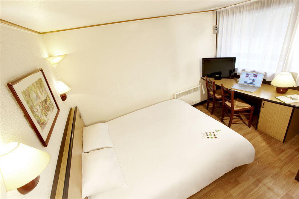 Hotel Campanile Agen Esterno foto