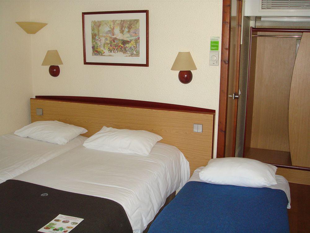 Hotel Campanile Agen Esterno foto